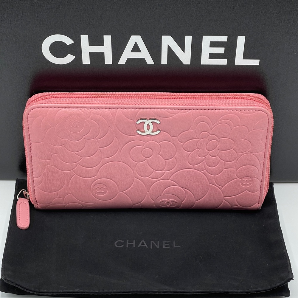 Chanel Camellia Lambskin Leather Zippy Wallet CC - Picture 2 of 16